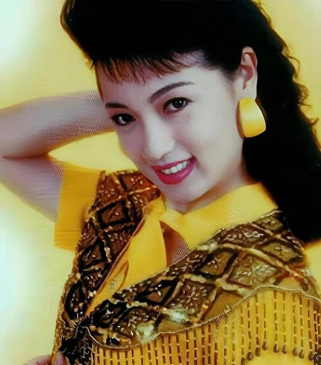 67岁“荧幕凤凰”侯玉婷,回归家庭25年,嫁富商央金成儿媳(组图) - 5