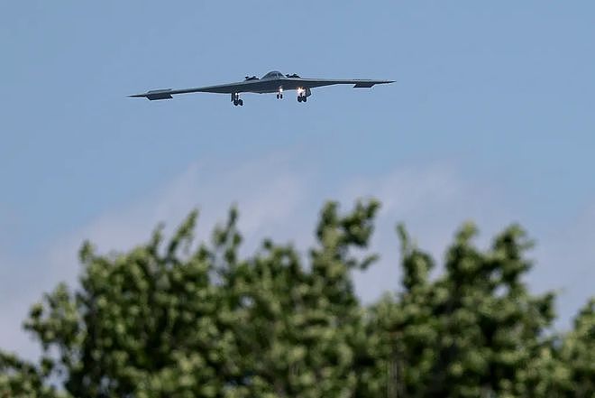 B-2轰炸机飞37小时后返回，以色列感谢特朗普，美国人却陷入担忧（组图） - 1