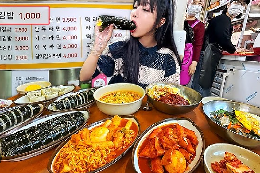 美女一顿炫20碗面,体重却常年不过百?粉丝疑她假吃,体检结果太惊人…(组图) - 4