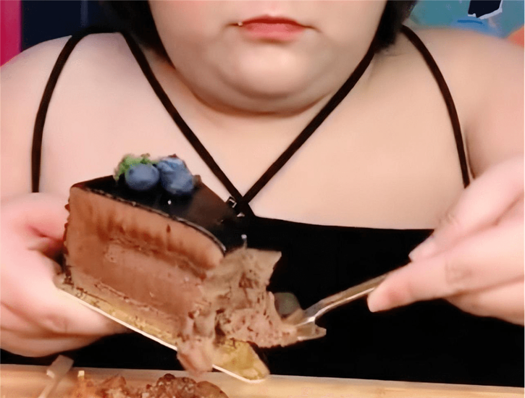 美女一顿炫20碗面,体重却常年不过百?粉丝疑她假吃,体检结果太惊人…(组图) - 13