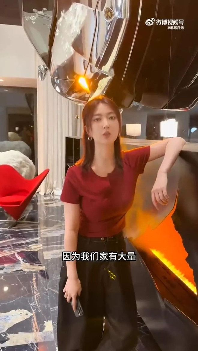 女网红万呎超级豪宅3000万跑车挂墙上,炫富下场惨(组图) - 5