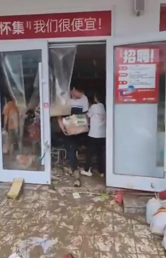 广东洪水刚退爆“零元购”,大规模哄抢引发舆论哗然(组图) - 2