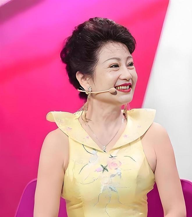 67岁“荧幕凤凰”侯玉婷,回归家庭25年,嫁富商央金成儿媳(组图) - 2