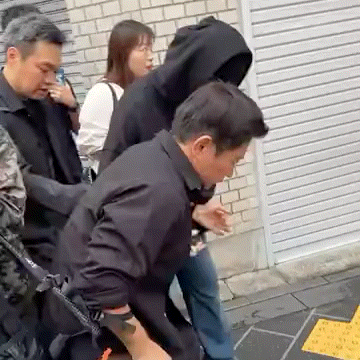 46岁周杰伦近况曝光！长期被病痛折磨，走路靠友人搀扶（组图） - 3