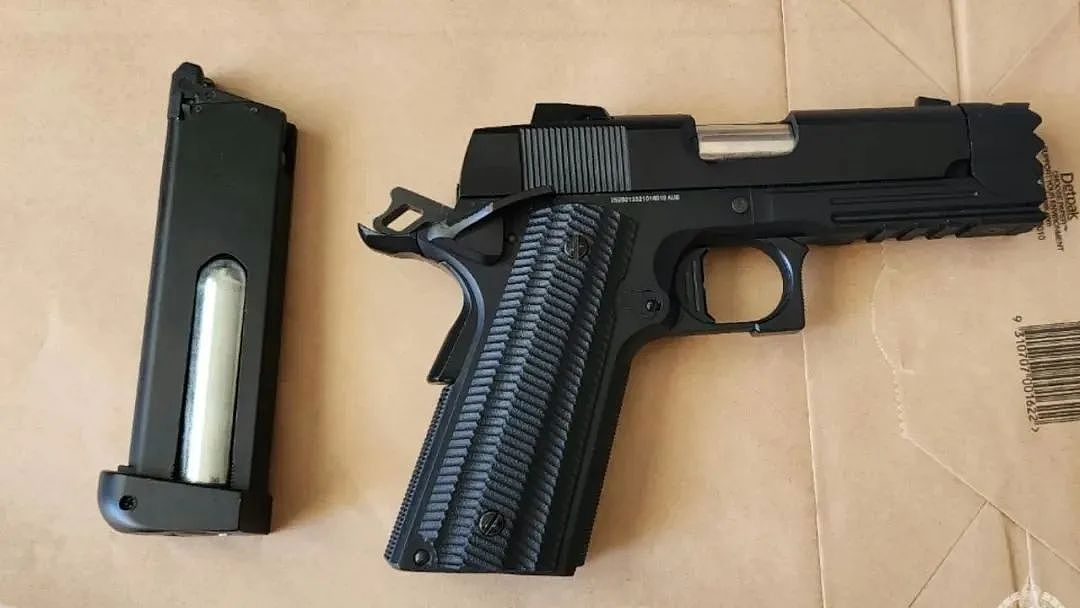 震惊!澳洲曝光千万假奢侈品商业链!三男子靠假货狂捞近千万,悉尼警方连锅端,赃款豪车名表全缴械(组图) - 10