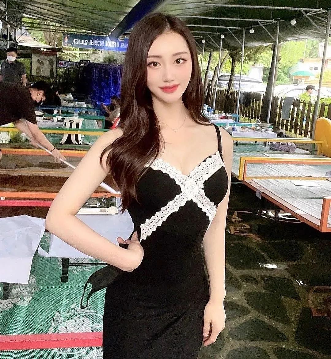 【美女】当她摘下口罩,露出阵容!网友直呼:这身材我爱了...(组图) - 25