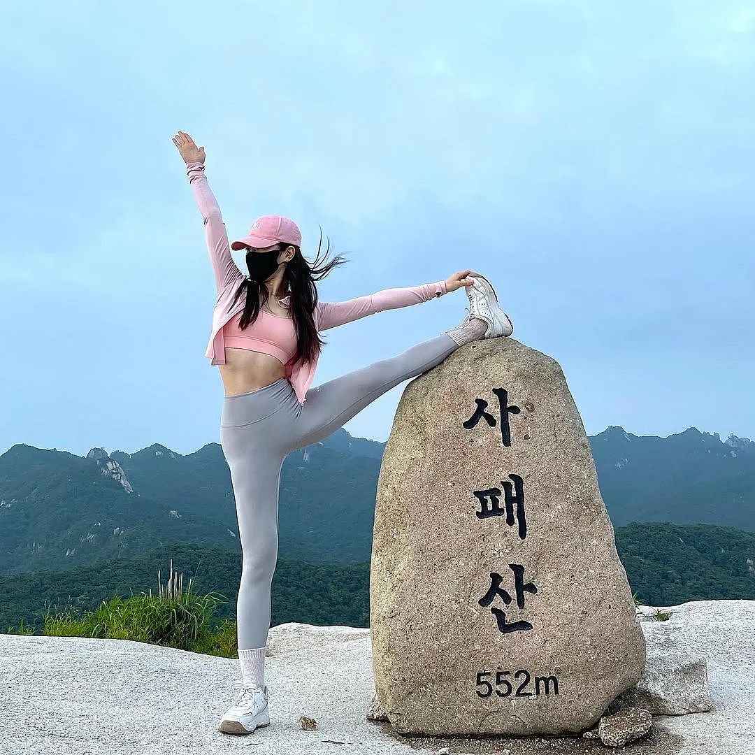 【美女】当她摘下口罩,露出阵容!网友直呼:这身材我爱了...(组图) - 23