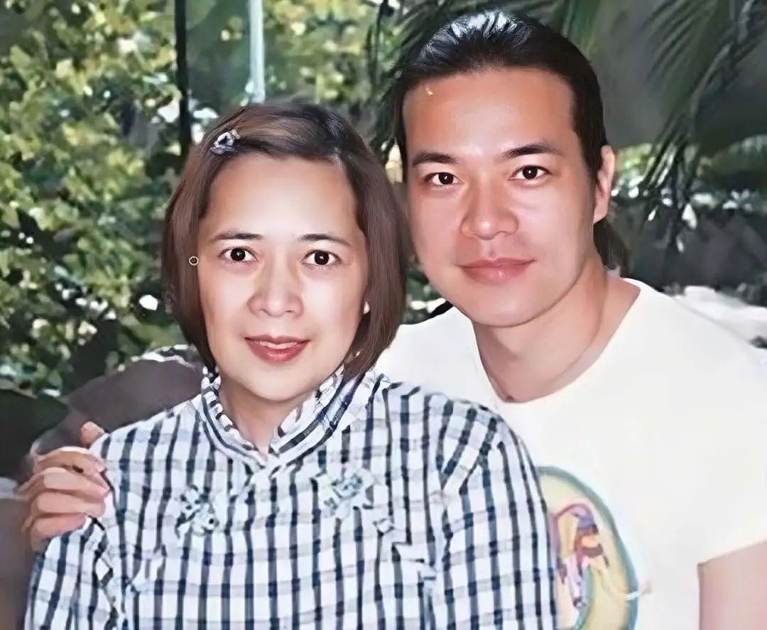 “香港四大癫王”之一曾患狂躁症，自曝被五花大绑，两度确诊癌症剃度出家（组图） - 8