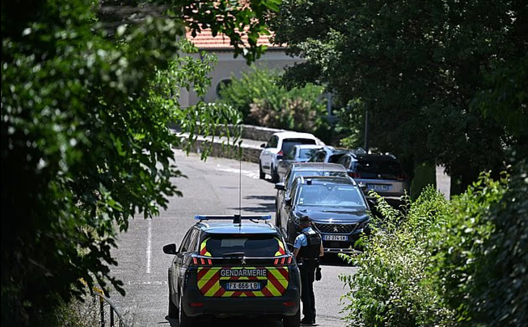 83人死伤！遍地是血，教堂遭自杀炸弹袭击；白人男子扫射，民众四散奔逃（视频/组图） - 12