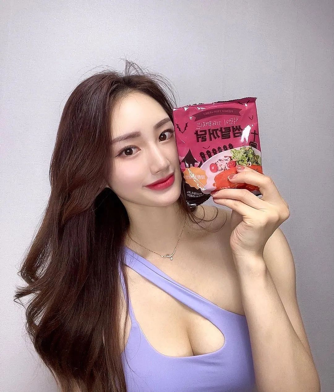 【美女】当她摘下口罩,露出阵容!网友直呼:这身材我爱了...(组图) - 26