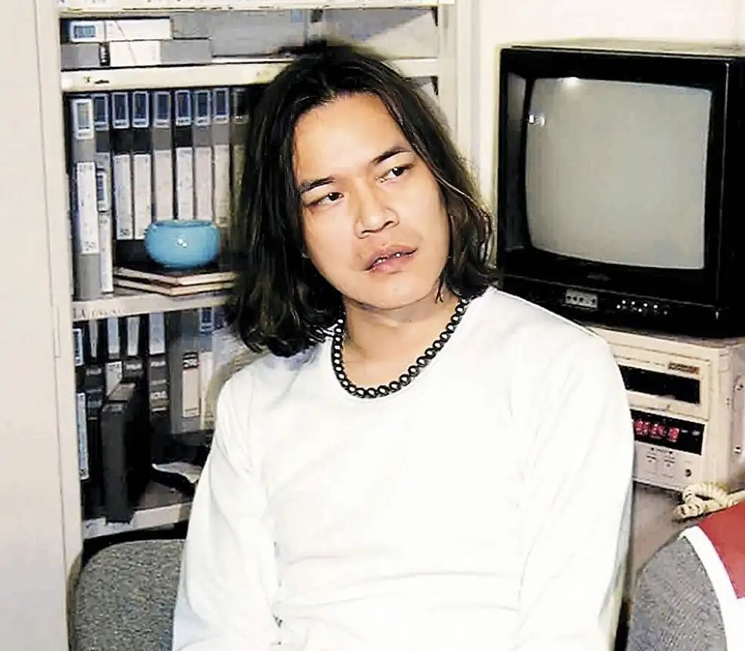 “香港四大癫王”之一曾患狂躁症，自曝被五花大绑，两度确诊癌症剃度出家（组图） - 7