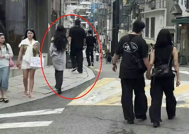 曝易梦玲王勉恋爱！女方被偶遇后删首尔行程，两人更多细节被扒（组图） - 4