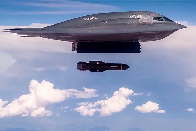 B-2轰炸机飞37小时后返回，以色列感谢特朗普，美国人却陷入担忧（组图） - 2