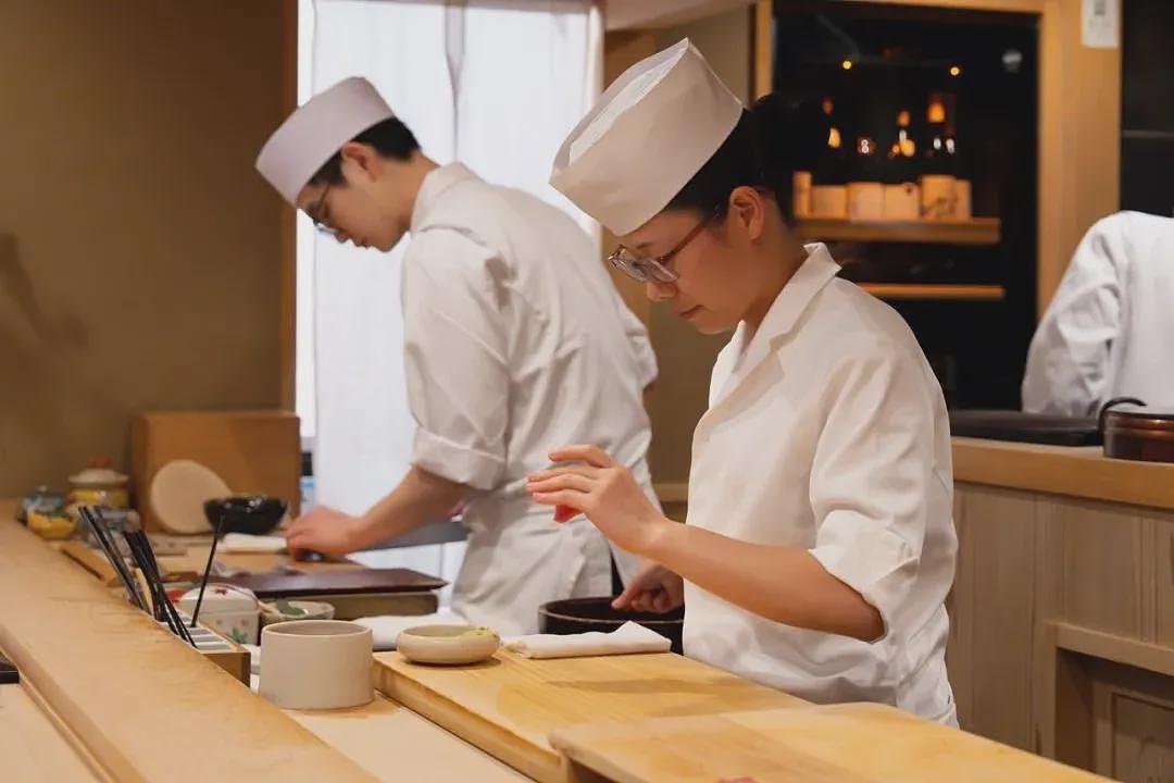 中国女孩在东京，打脸“女人不能做寿司”（组图） - 1