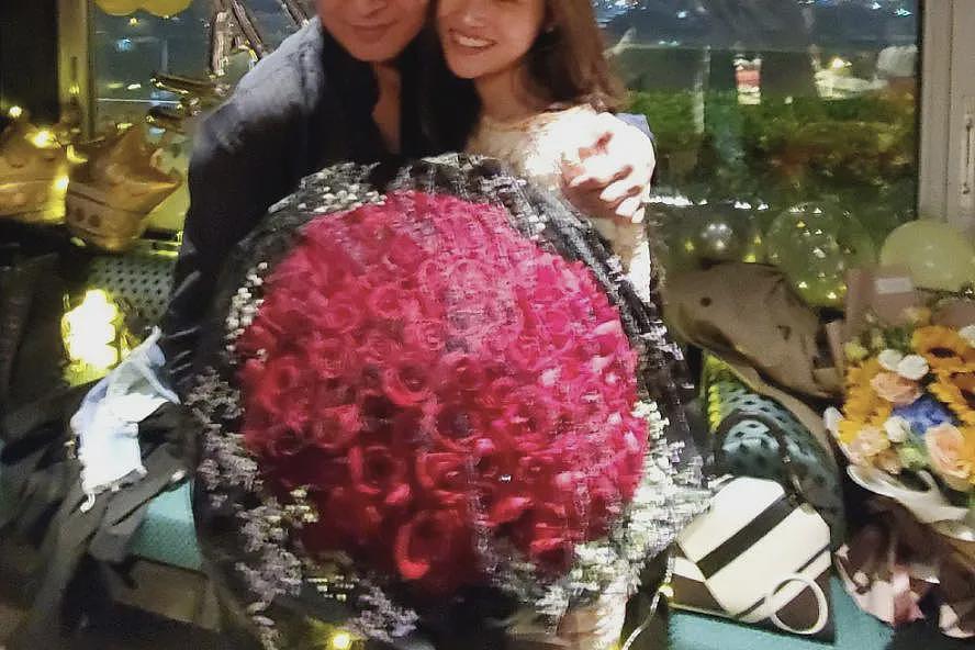咆哮帝玩的太开，家里正宫不倒，外面情人无数（组图） - 2