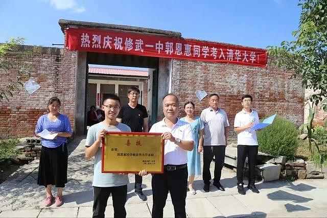 内蒙古一考生高考收获713分，北大连夜上门招生，老师：分数刷新了学校历史纪录（组图） - 3