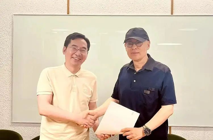 郑渊洁自愿降50%以上版税,称尽享了时代红利,“应和出版社共渡难关”(组图) - 1