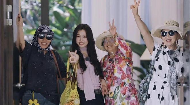 虞书欣“代理女儿”爆改仨妈妈，黄圣依妈妈用AI的社死现场太好笑（组图） - 1