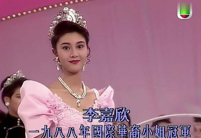 李嘉欣生日派对惊艳全场，深V礼服完美身材，网友：岁月不败美人（组图） - 5