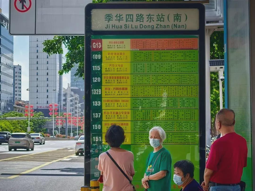 是给姚明看的吗？广东一公交站牌太高被吐槽，最新回应来了（视频/组图） - 1