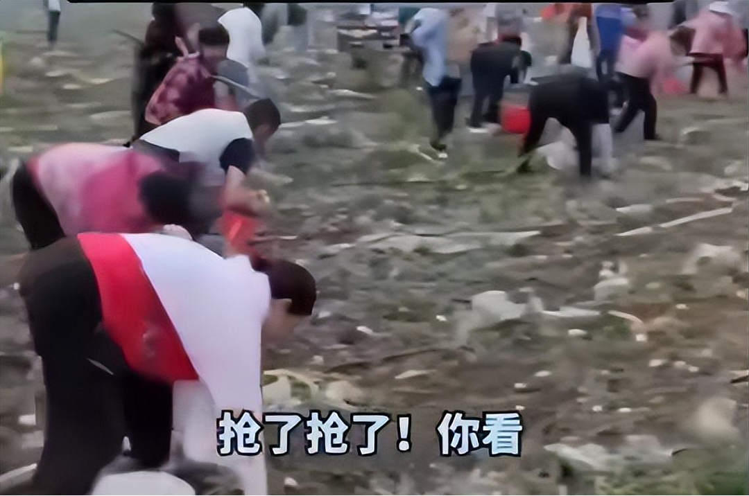 广东暴雨零食店遭哄抢，最寒心的一幕出现了…（组图） - 12