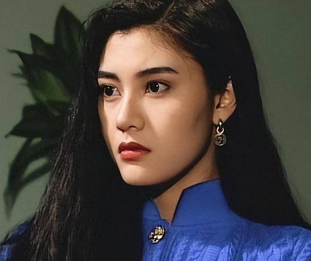 李嘉欣生日派对惊艳全场，深V礼服完美身材，网友：岁月不败美人（组图） - 8