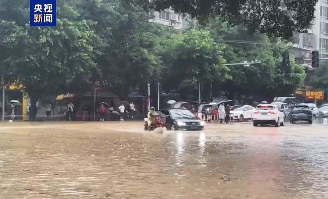 30年一遇洪水袭击贵州榕江,10分钟内“村超”球场被淹没(组图) - 14