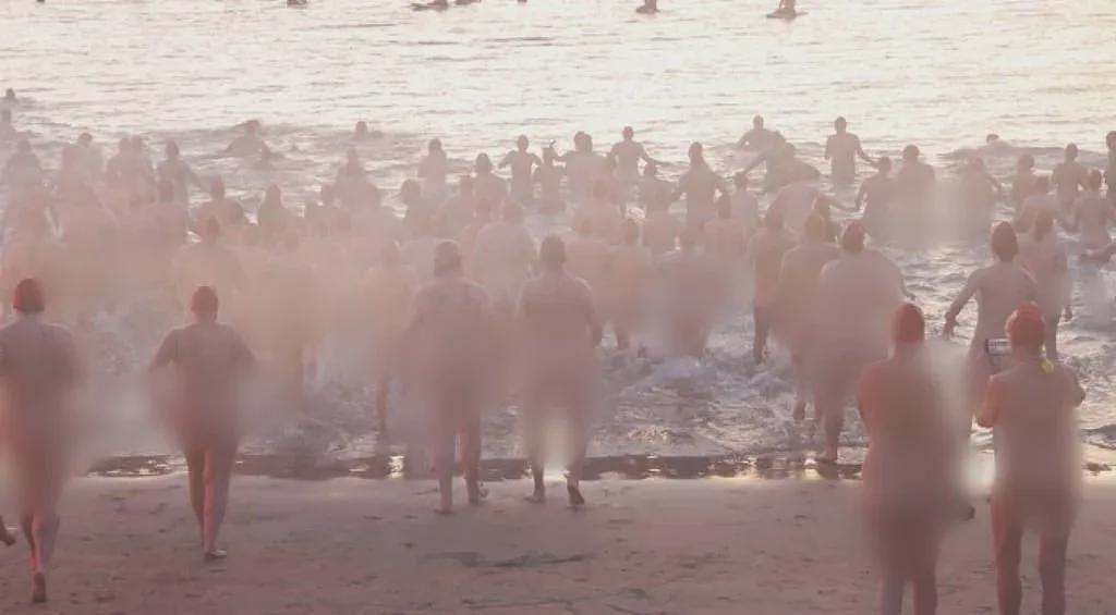 澳洲海滩3000人裸体!上演狂野场面!数千男女集体脱光!只为…(组图) - 2