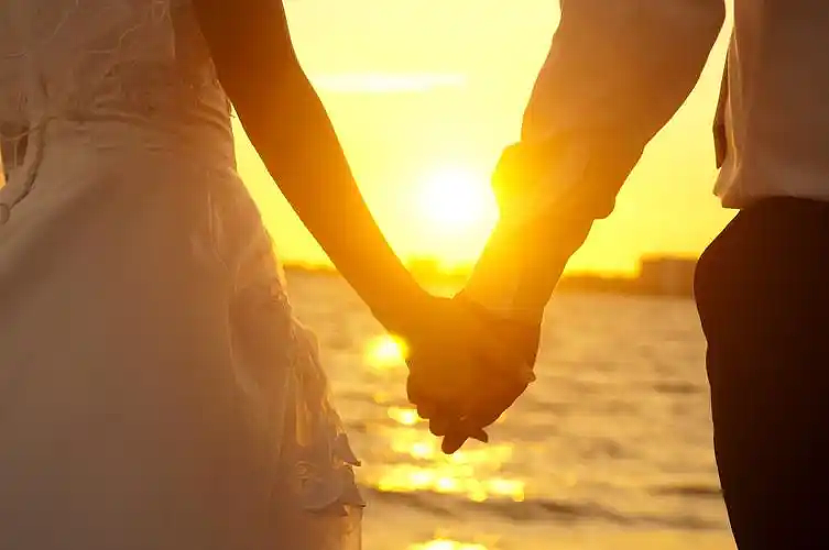 陪男友留学两年，分手后被准婆婆索要64.7万，法院这样判（组图） - 7