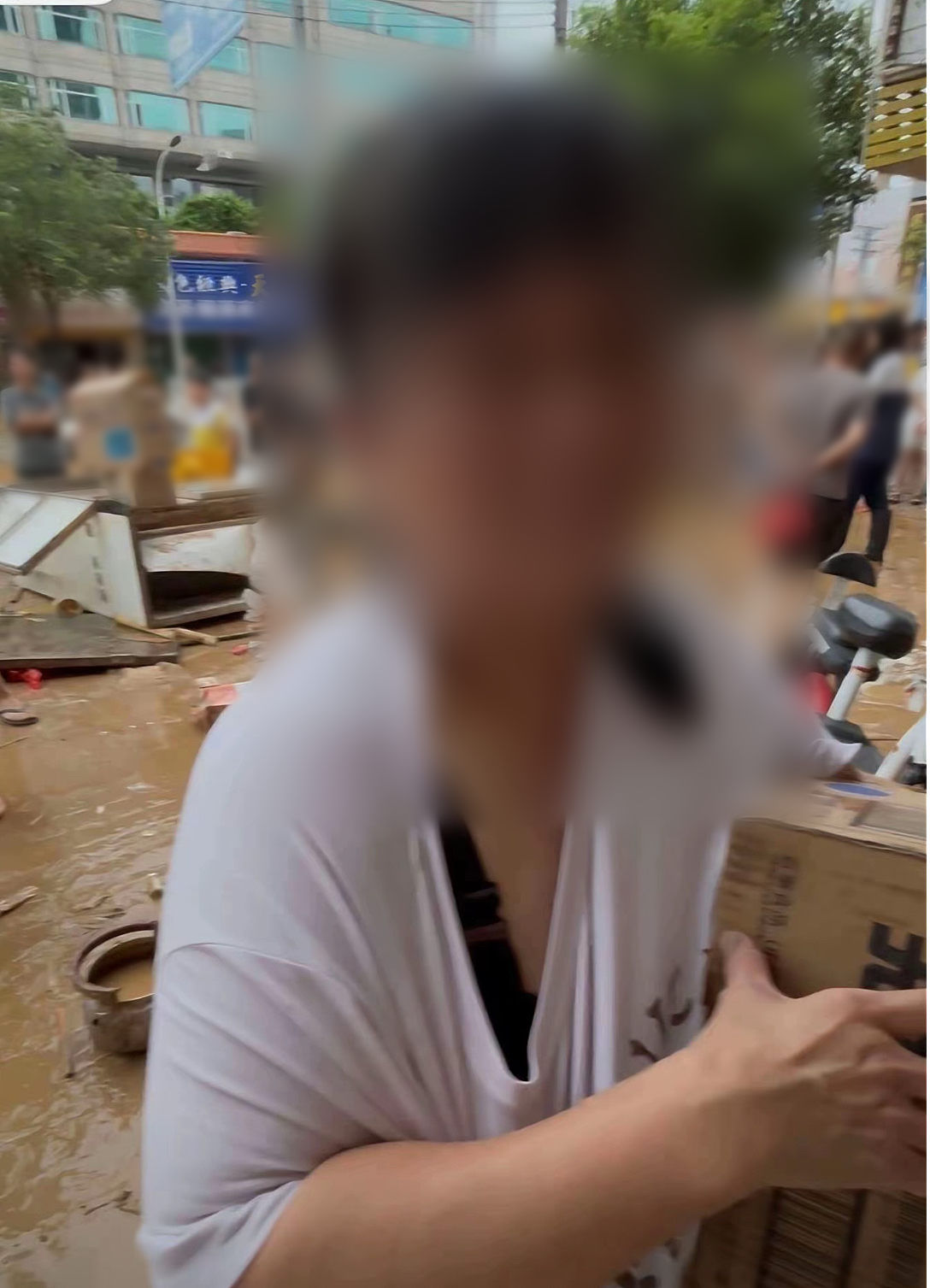 广东暴雨零食店遭哄抢，最寒心的一幕出现了…（组图） - 6