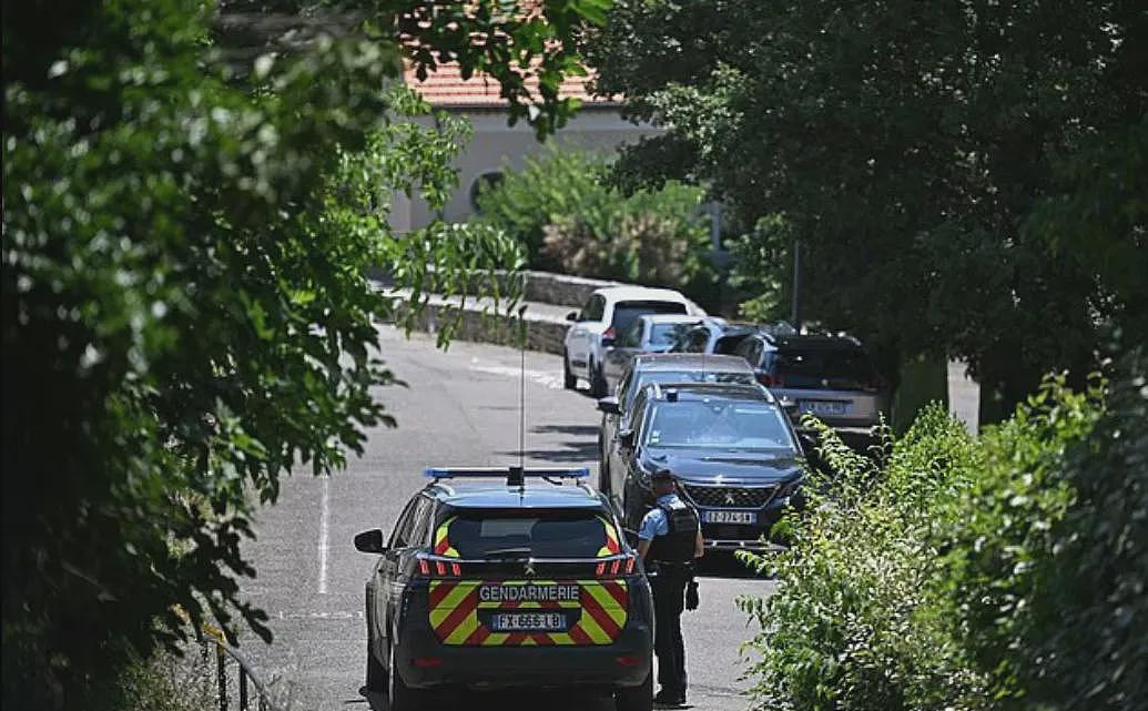 83人死伤！遍地是血！教堂遭自杀炸弹袭击；新娘遭乱枪打死，白人男子扫射，民众四散奔逃（视频/组图） - 12