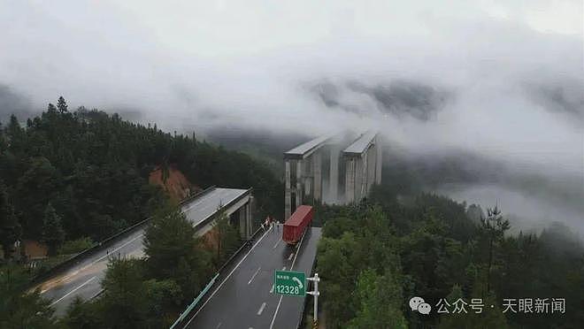 30年一遇洪水袭击贵州榕江,10分钟内“村超”球场被淹没(组图) - 1