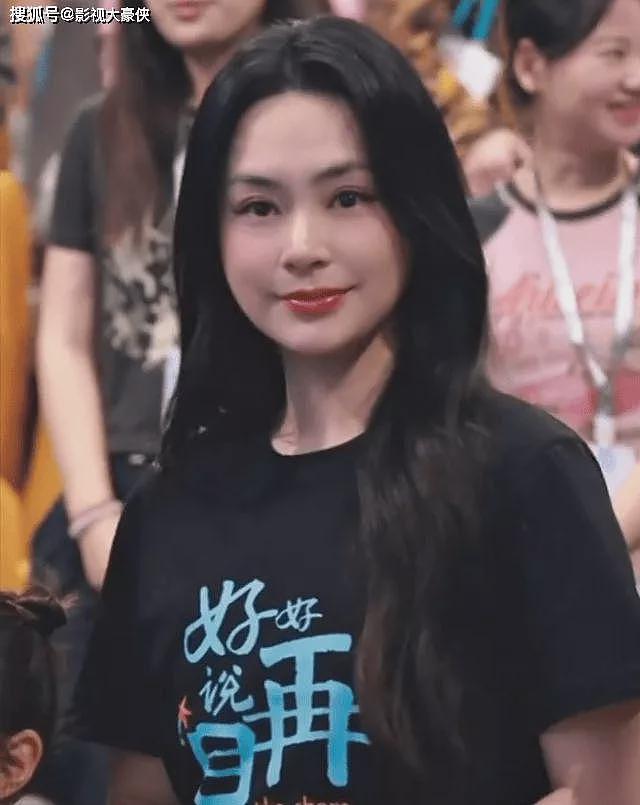阿娇出席活动，脸大脖子粗，身材发福挡不住（组图） - 2
