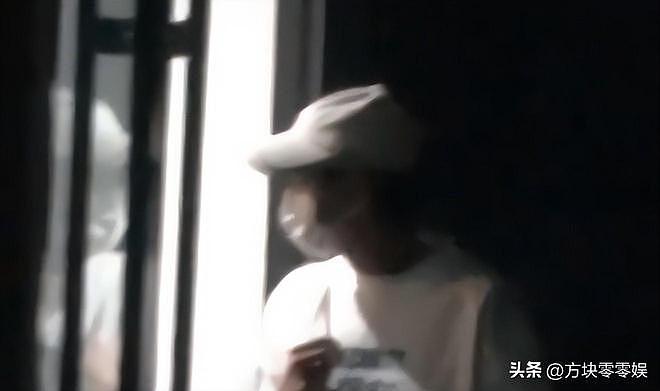 秦岚魏大勋与宋佳聚会，魏大勋爸爸开车来接，秦岚获魏家人认可（组图） - 12