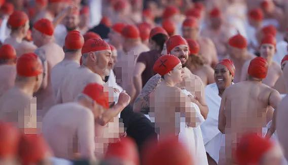 澳洲海滩3000人裸体!上演狂野场面!数千男女集体脱光!只为…(组图) - 3