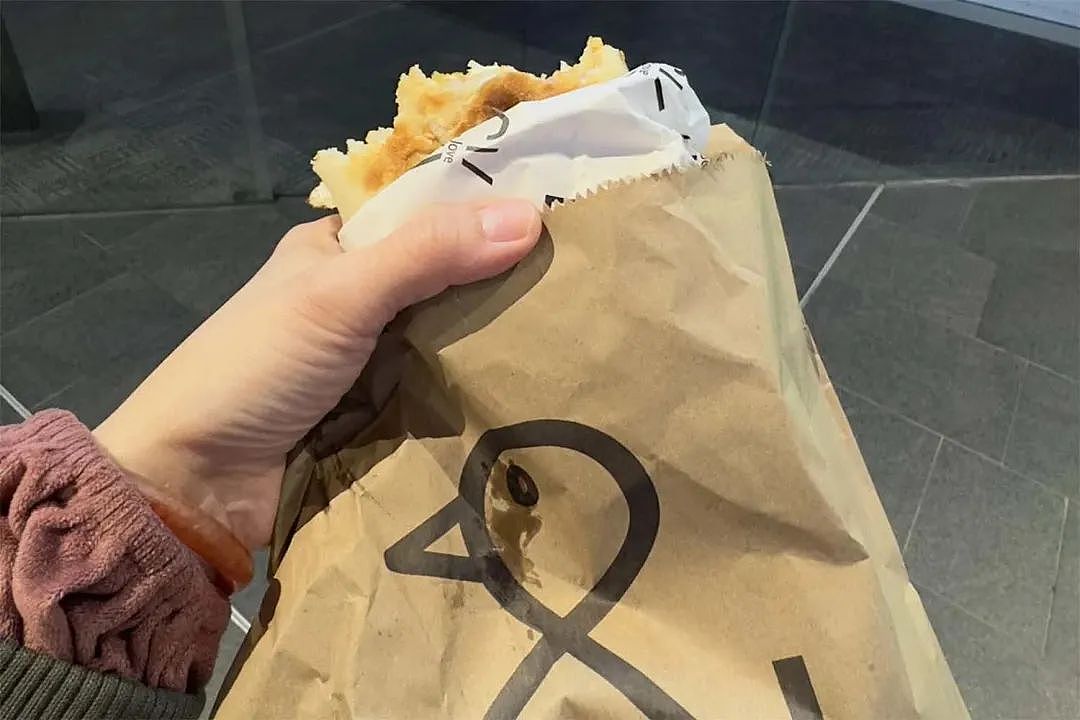 澳洲咖啡馆操作让顾客瞬间破防!坐着吃要多付30%!(组图) - 1