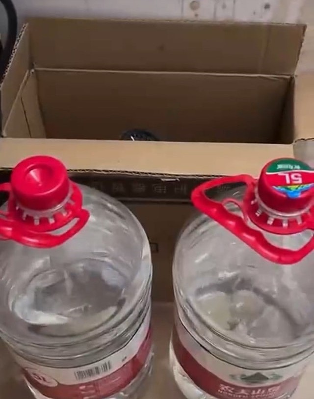 广东清远市4.3级地震：水樽晃动、民众户外避难画面曝！广深等地人民有震感，网民：南山好明显（视频/组图） - 4