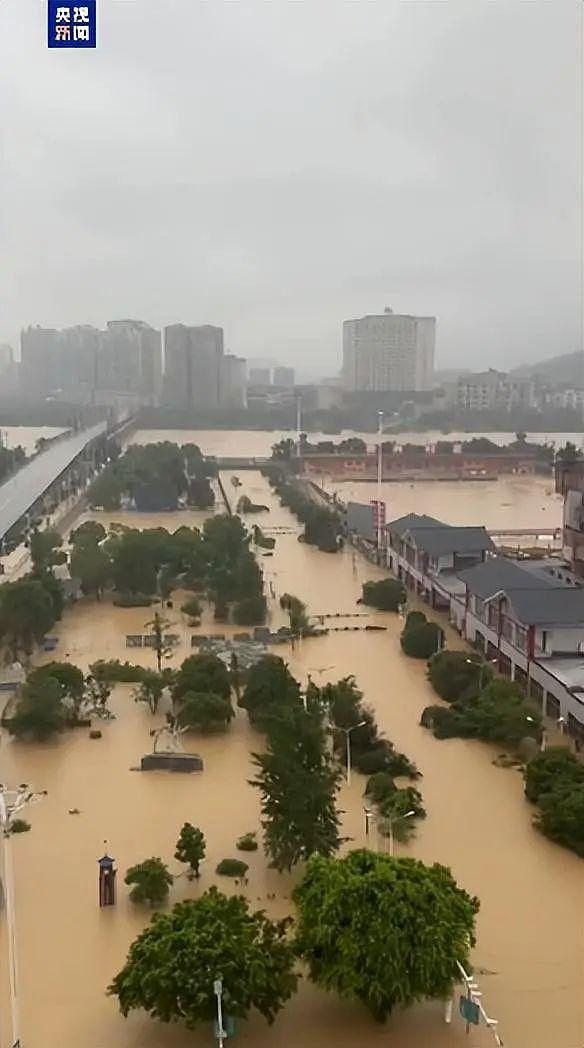 30年一遇洪水袭击贵州榕江,10分钟内“村超”球场被淹没(组图) - 17