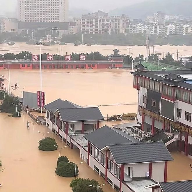 30年一遇洪水袭击贵州榕江,10分钟内“村超”球场被淹没(组图) - 18
