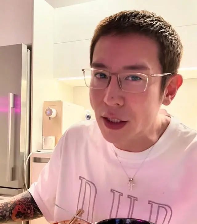 “韩国霸总”王辉刚红就翻车:隐瞒已婚真相,走爱中国人设,还想约中国女粉(组图) - 8