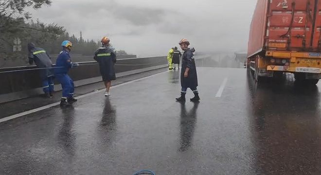 30年一遇洪水袭击贵州榕江,10分钟内“村超”球场被淹没(组图) - 11