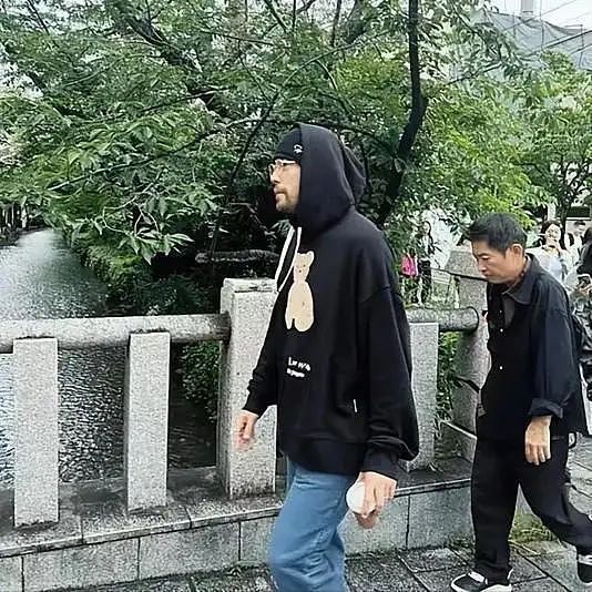 周杰伦近况曝光！病痛缠身走路靠搀扶，上厕所都需人帮忙（组图） - 6