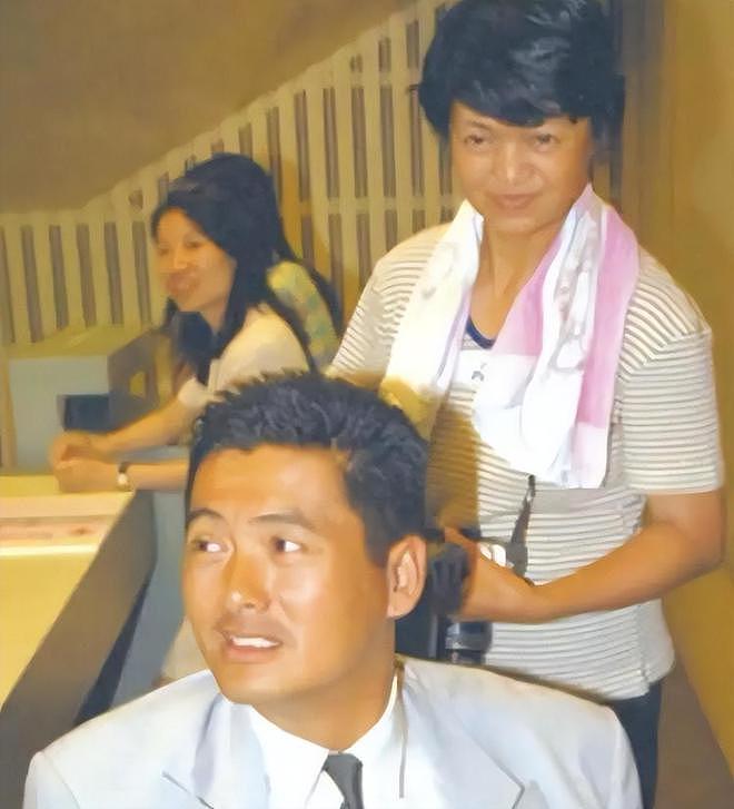 周润发姐姐被误认成流浪汉，严重驼背步履蹒跚，78岁仍自食其力（组图） - 10