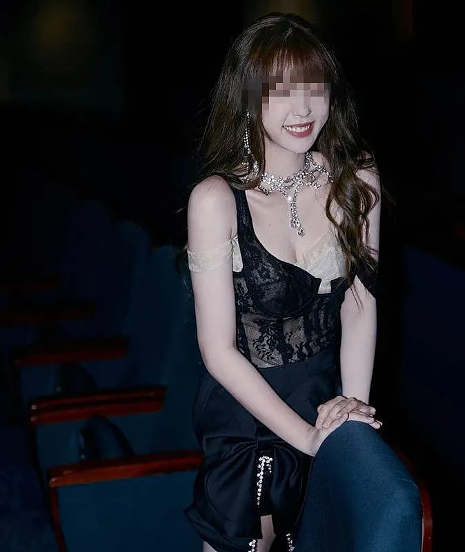 【美女】女星穿“情趣内衣”被喷上热搜：谁让她这么烧（组图） - 2