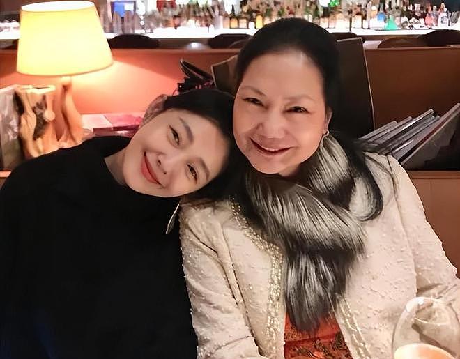 S妈又发文抱怨了!马筱梅删除账号商品,疑似心太累选择回归家庭(组图) - 1