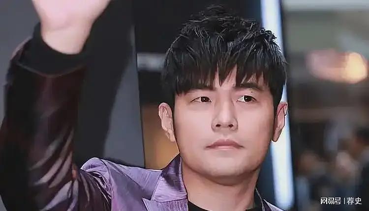 不死癌症击倒周杰伦,音乐天才被疾病困扰,简单动作都成挑战(组图) - 7