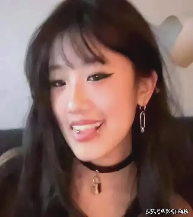 贾静雯女儿晒出美照，梧桐妹摘掉鼻环把头发染黑，素颜神似后爸（组图） - 2