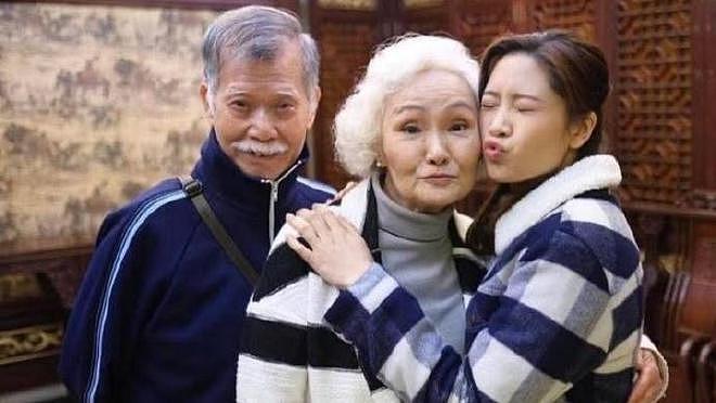 著名演员唐佳跳楼离世,享年88岁,妻子雪妮患胰腺癌受打击(组图) - 1