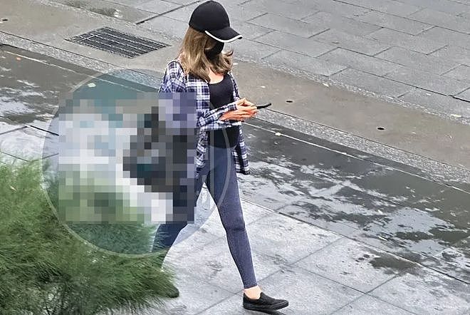 许玮宁孕肚照首曝光！肚大如箩穿瑜伽裤逛街，邱泽遇横财入账过亿（组图） - 2
