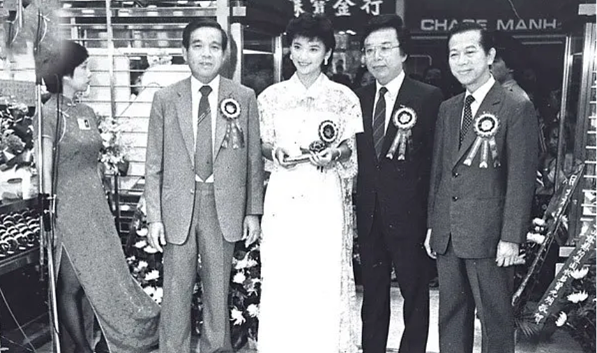 突发，香港郑氏家族暴雷，急需875亿救命（组图） - 6